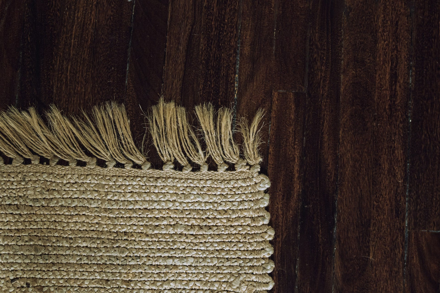 Anti-slip-rug-grip-tape-under-area-rug-on-hardwood-floor