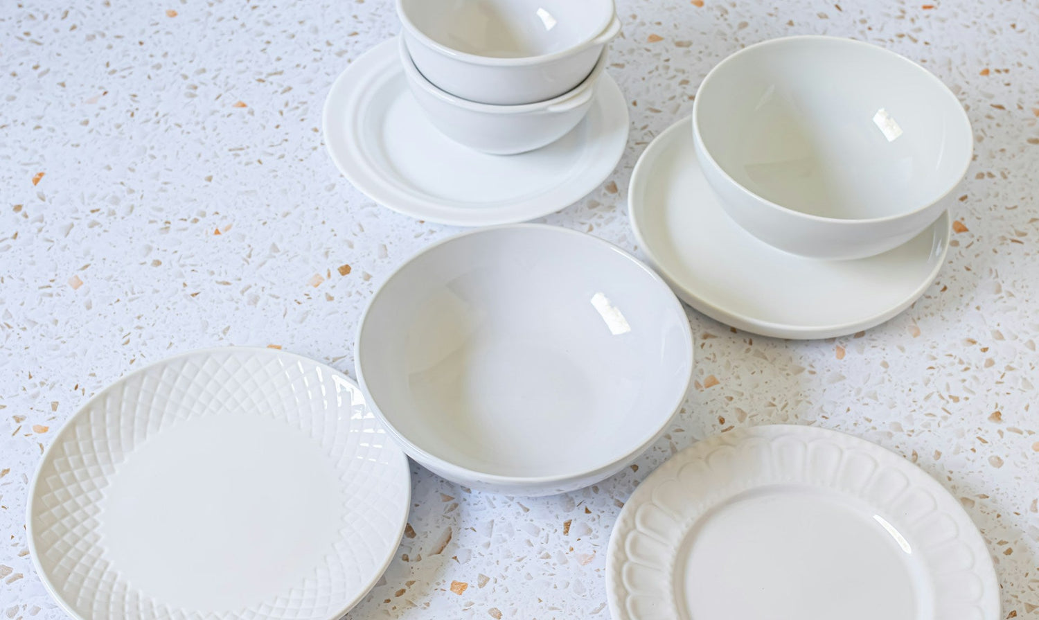 Elegant-ceramic-dinnerware-set-on-modern-dining-table