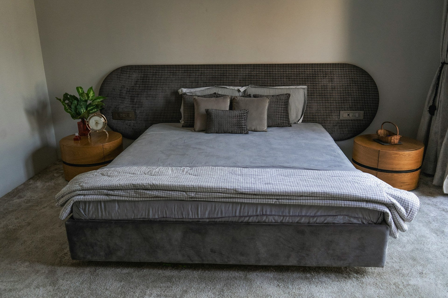 Soft-bedding-set-with-pillows-and-sheets-styled-in-a-cozy-bedroom