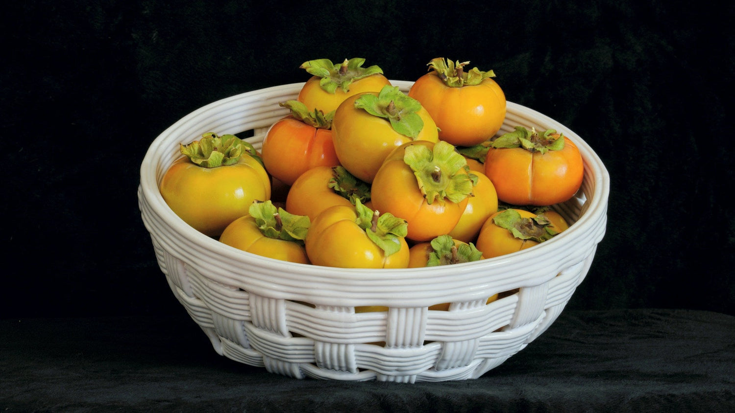 Stylish-fruit-bowl-and-decorative-counter-basket-for-home-kitchen