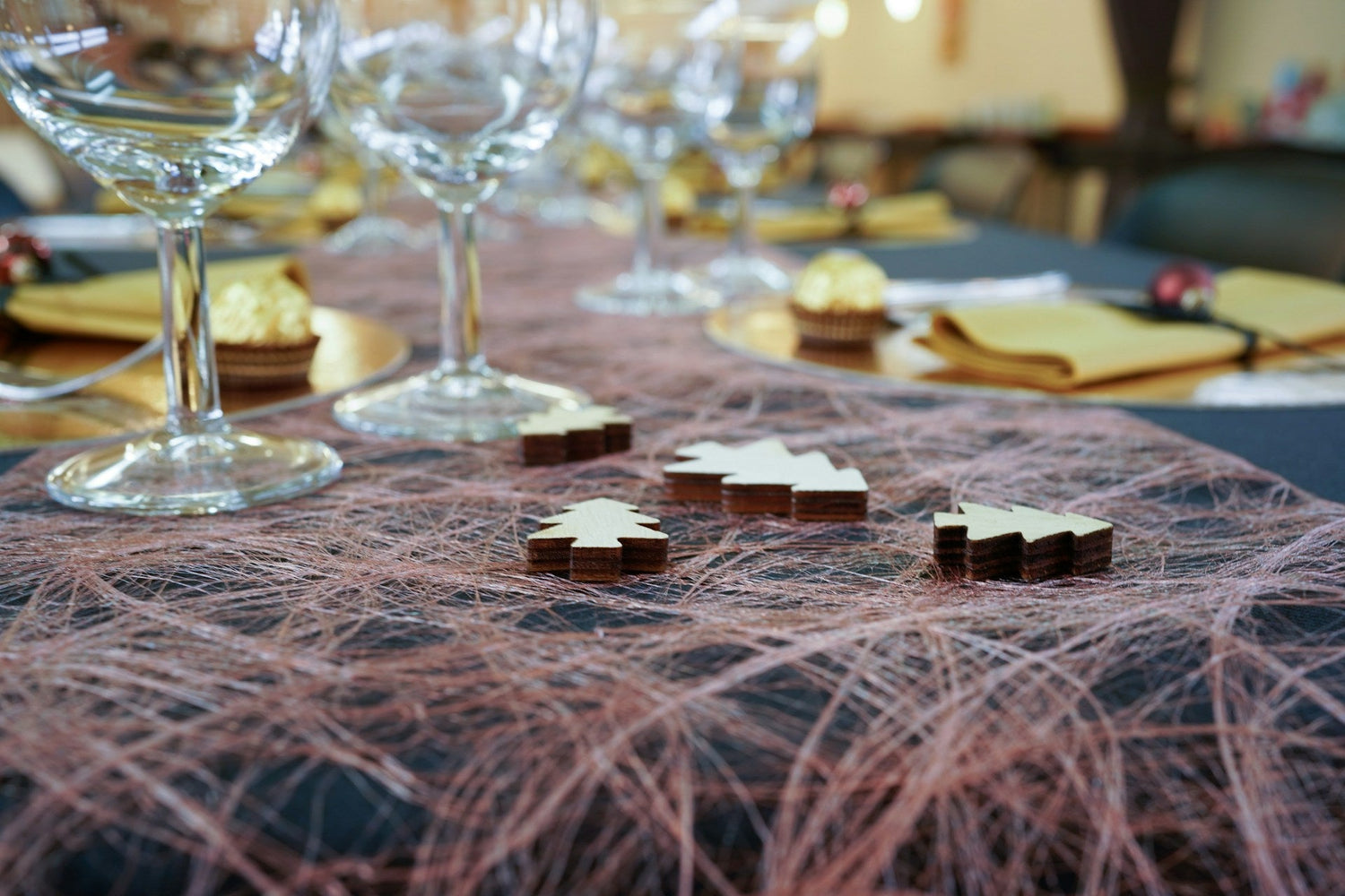 Rustic-woven-placemats-and-table-runner-for-elegant-dining-setup